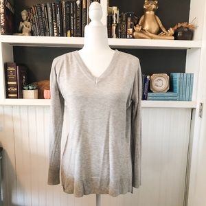 🌺 Light Grey V-Neck Sweater